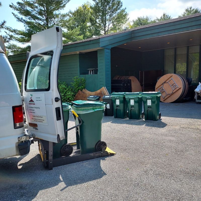 adkwormfarm's tweet image. Proud to be the #composter with the @nysdec for the Federation of NY Solid Waste Conference at @TheSagResort with great help from @CETOnline