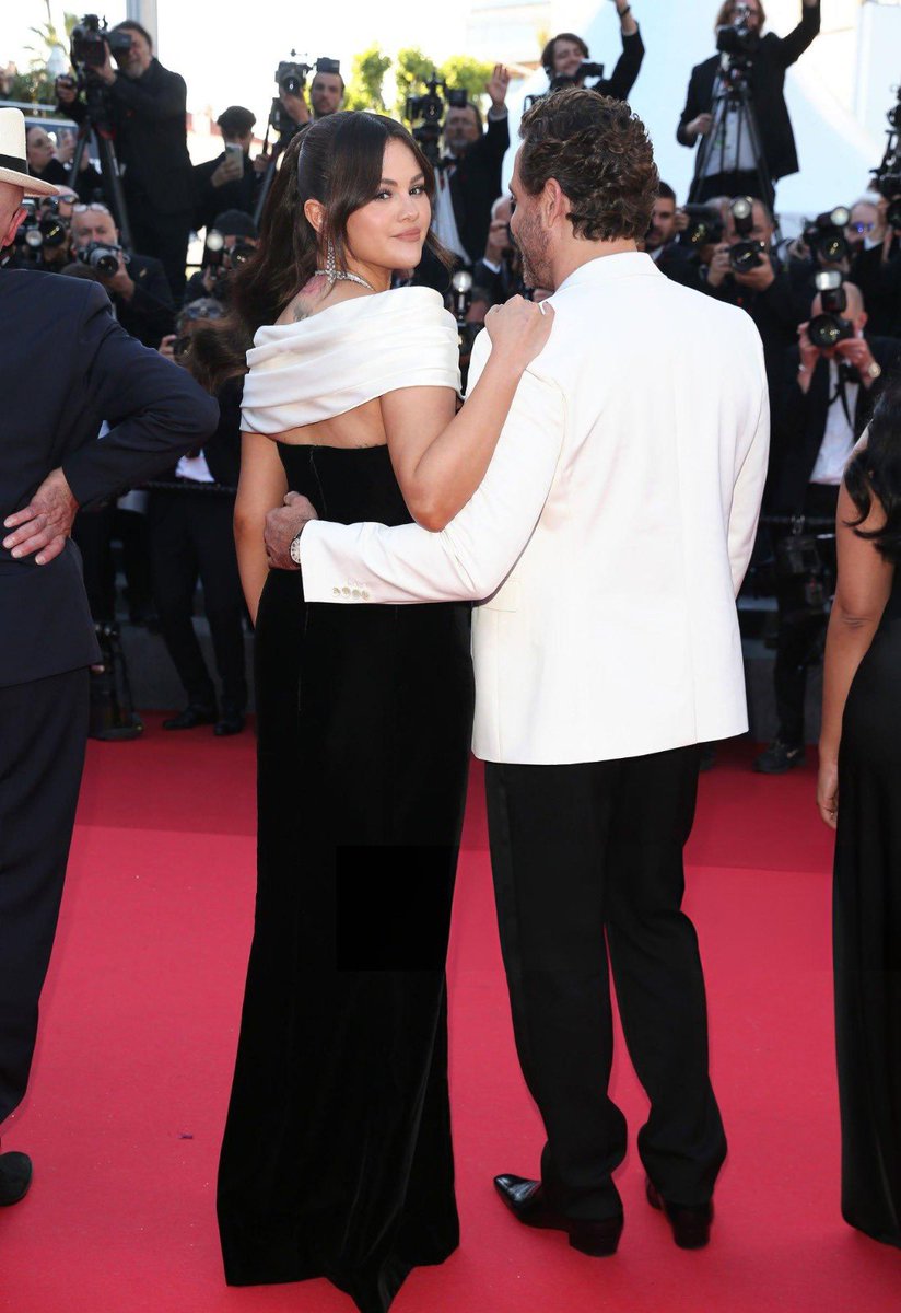 Selena Gomez com Edgar Ramirez na première de “Emilia Pérez”. ❤️