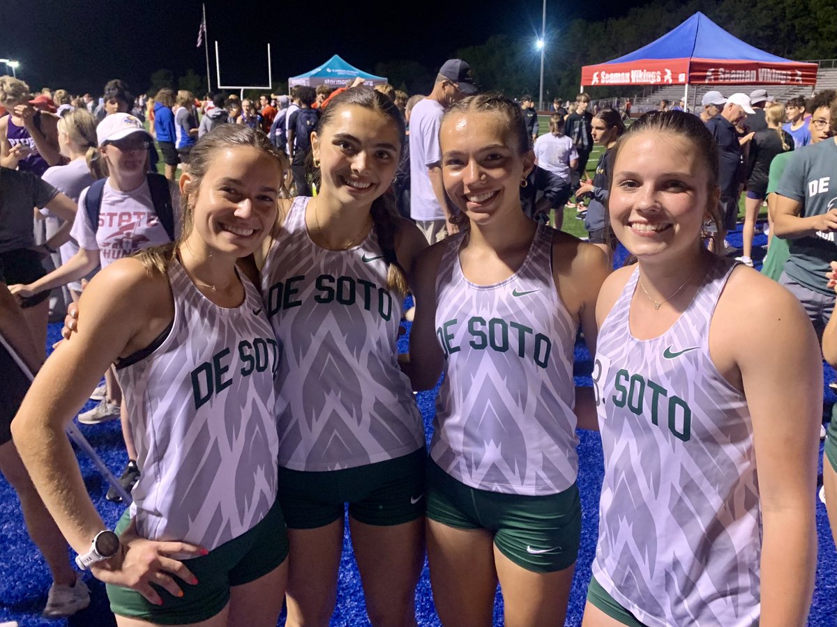 ‼️SCHOOL RECORD ALERT ‼️
The girls 4x400m relay team of Hope, Brooke, Addison, and Kat break their own DHS record with a time of 4:03.85, finishing as Regional Runner-Up 🥈qualifying for the <a href="/KSHSAA/">KSHSAA</a> 5A State Championship Meet <a href="/DeSotoWildcats/">De Soto Wildcats</a>