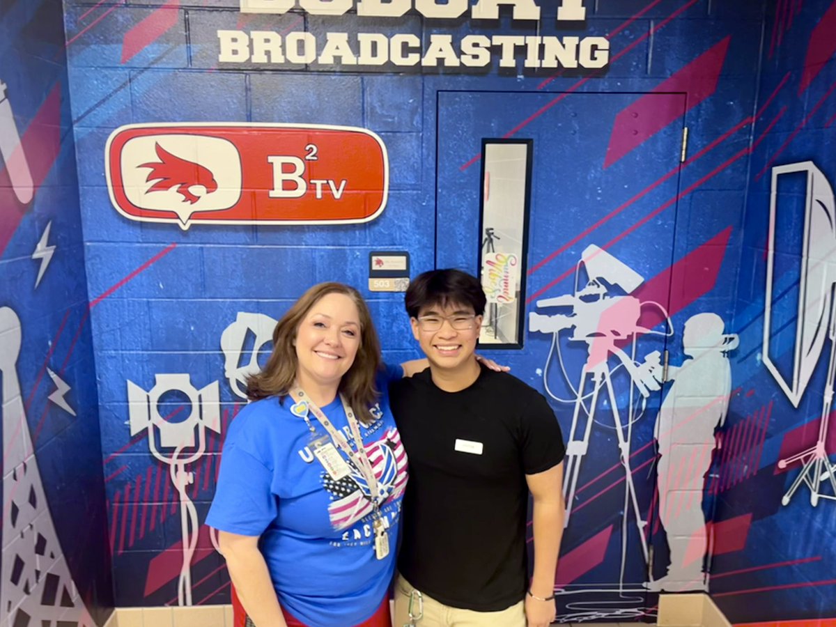 This guy was comedic gold. Teddy from #BobcatBroadcasting Season 2💙 stopped by before he graduates @DawsonHighSchl next week. His next stop is UH. So proud of this guy. His lines were hilarious & his timing perfect. Congrats my dude! ❤️💙🐾🎥 #WhyITeach