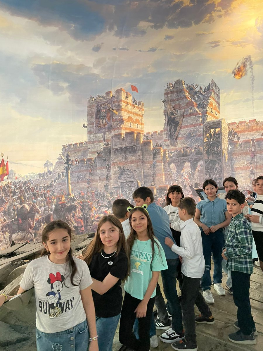 18 Mayıs Müzeler Günü sebebiyle okulumuz 4-A 4-K ve 4-M sınıfları 1453 Panaroma Fetih Müzesi ziyaretinde bulundular. <a href="/sultangazimem1/">Sultangazi İlçe Millî Eğitim Müdürlüğü</a>