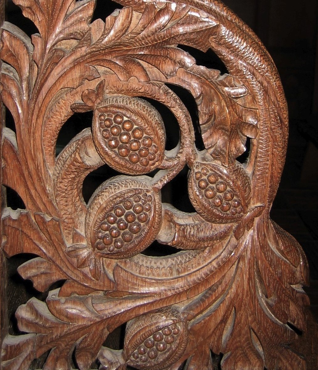 Ermington #Devon Pomegranate detail on choir stall bench end carved late 1880s by Trask & Co of Norton sub Hamdon, Somerset, during the restoration there to designs by John Dando Sedding. 📸: my own #WoodcarvingWednesday
