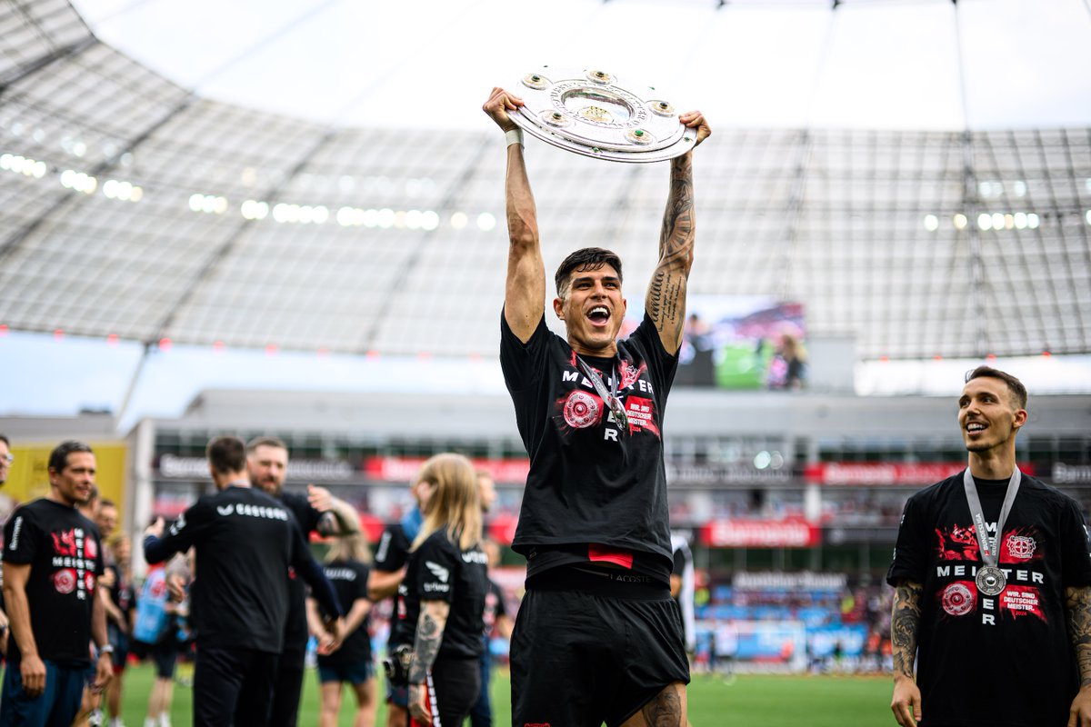 bayer04_es's tweet photo. 🏆 ¡Sí, @pierohincapie , eres CAMPEÓN! 🇪🇨🖤❤️

#SomosBayer04 | #DeutscherMeisterSVB | #Winnerkusen https://t.co/COPuZyvxtn