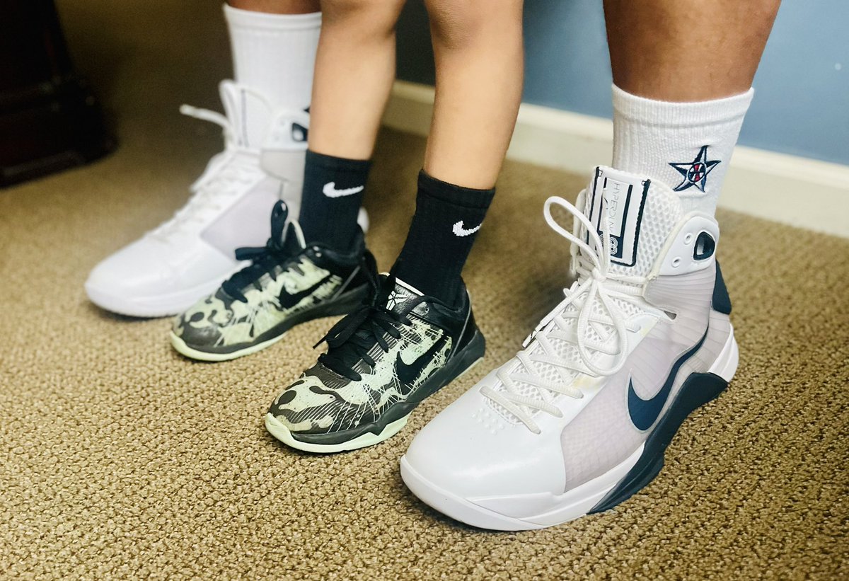 kb8thekid's tweet photo. Championship Saturday for my hoopshow program today! Decided to wear something special for the day. @nikebasketball @nikestore @Nike #hyperdunk #2008 #olympics #mamba #kotd #wdywt #zk7 #kobe7 #kidkobe #poisondartfrog #justthetwoofus https://t.co/kMIZfi4ZYt