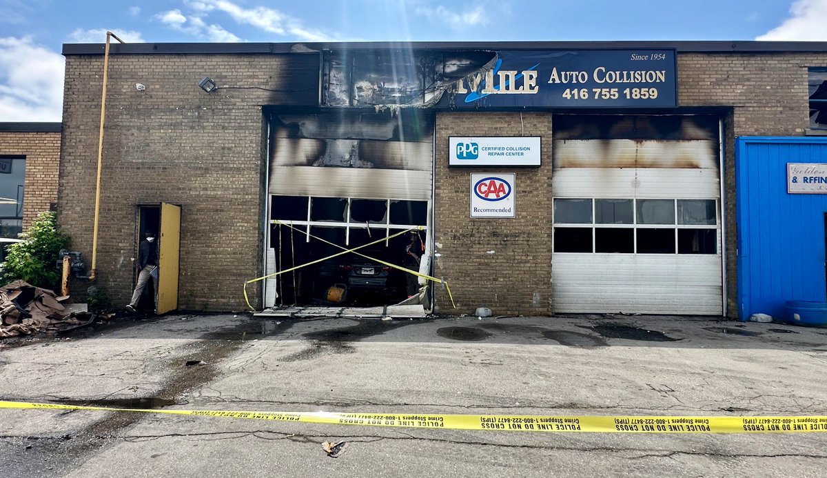 It appears Toronto’s tow-truck war may be in full gear. I’m on scene with crew in Scarborough at Golden Mile Auto Collision, torched over night. 70-year-old shop a write-off. globalnews.ca/news/10504963/…