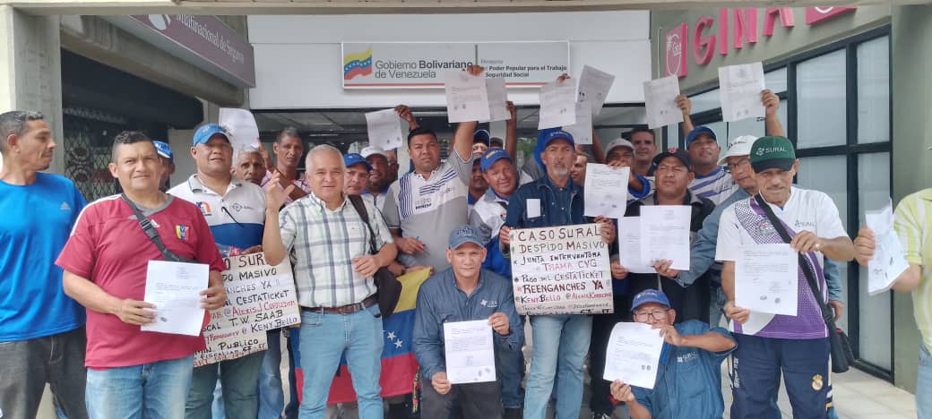 #CasoSural #Laboral
#DespidoMasivo
TRABAJADORES de SURAL 
en espera de sus REENGANCHES, siguen sin EJECUCIÓN. Fueron ADMITIDOS por el <a href="/MinTrabajoVE/">Ministerio del PP para el Proceso Socia de Trabajo</a> 
Dra DIONNIS MILANO
Dra KENY BELLO
<a href="/francescadiazm/">Francesca Díaz</a>
<a href="/soyandreacalma/">Andrea Calma</a>
<a href="/ManzolBetsi/">Betsi Manzol</a>
<a href="/TitaPugliese/">Valentina Pugliese</a> <a href="/HendersonPVV/">Henderson Perez</a>

x.com/Margo_9/status…