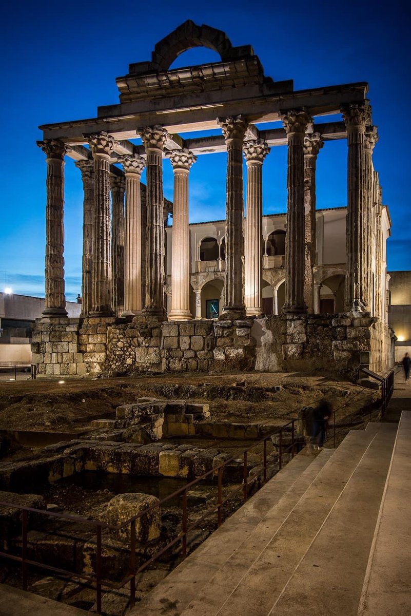 #Mérida El Museo Nacional de Arte Romano es una de las visitas imprescindibles en la Ciudad Patrimonio de la Humanidad, junto a espacios como el Teatro Romano o el Templo de Diana. Una ciudad que impresiona por su riqueza monumental #CiudadesPatrimonioEspaña #XXXAniversarioGCPHE