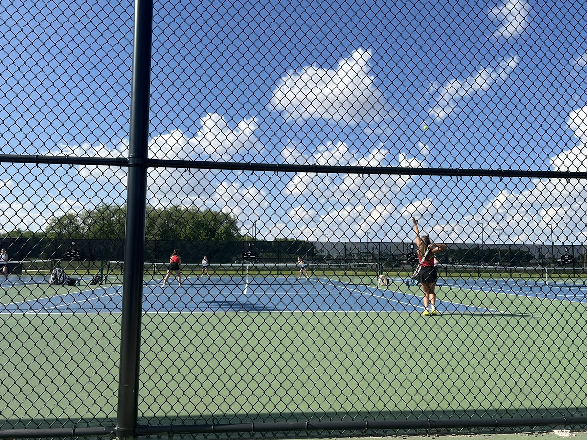 My ❤️ was split cheering for my niece Emery who plays for Northwood & my Fairfield girls!That match was hard fought & ended after 1:45 minutes. I’m proud of all of you!It was great to see Gabby picked up tennis this season as Emery’s foreign exchange student! @TennisFairfield
