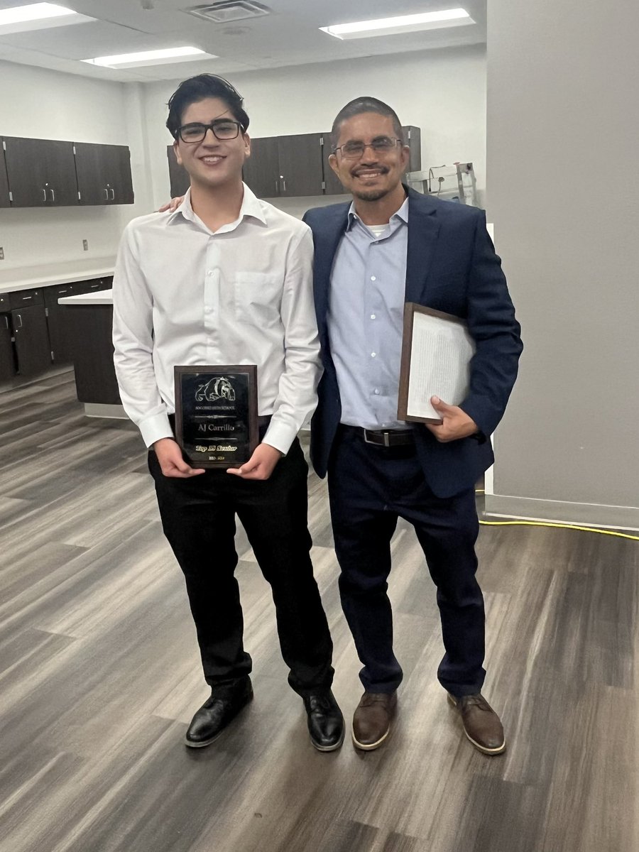 From a Bullpup to a Bulldog 🐾💙♥️🤍…AJ with his Honored Educator, Mr. Andres Batista! @AbatistaEes @Socorro_HS @EOlivas_SHS @Cnwihi_shs