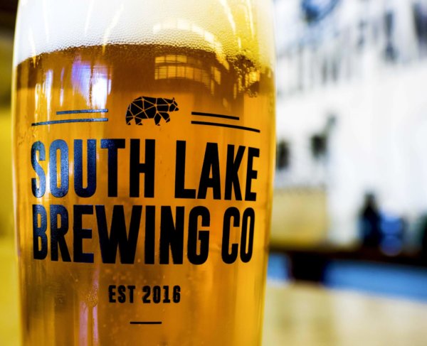 #Breweries should be inviting places like a community hall. A place to gather, swap stories, & quench your thirst. South Lake Brewing Co. fits this to a tee. It's the perfect place to hang out after your next #LakeTahoe adventure.

👇 
californiahighsierra.com/trips/award-wi…