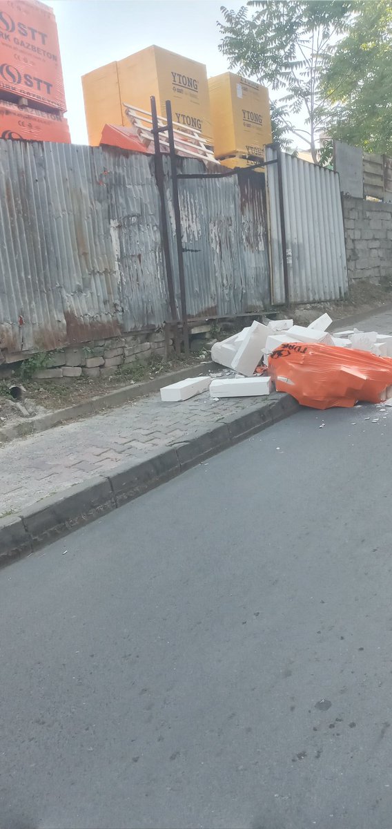 omrglsm34's tweet image. #intihar
@Kucukcekmecemiz 
@TC_istanbul
@IBBcozummerkezi
@ibbAkom
Melikoğlu nalbur kartaltepe tezcan sokak
Ne kadar güvenlik var
İstifler ne kadar denetimde
Kaldırımlar korku salıyor
Denetim sıfır