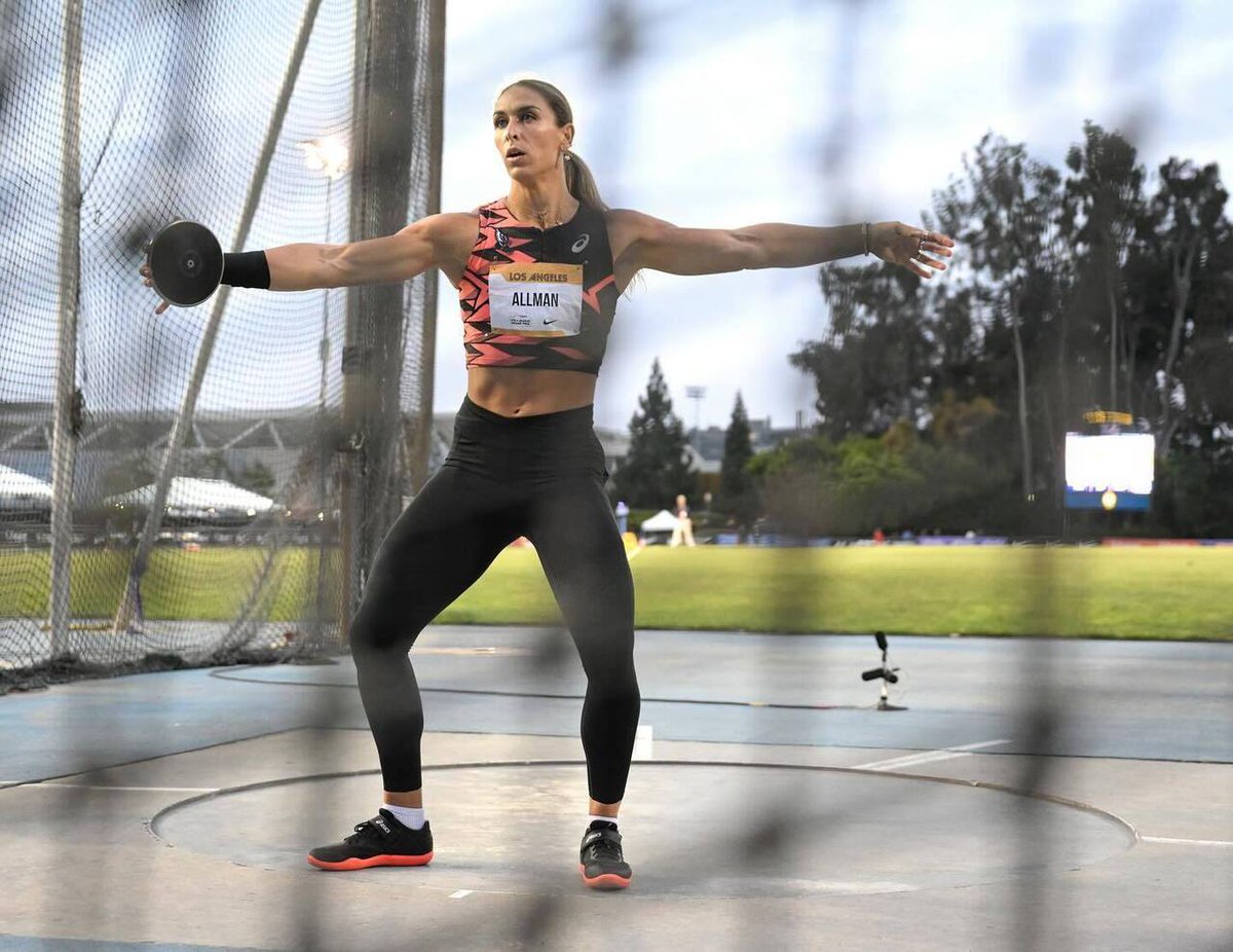 Valarie Allman, discus win , 67.93m . 2024 Los Angeles Grand Prix. . . . . #valarieallman #discus #trackandfield #usatf #athletics #jeffcohenphoto #thrower #lagp @vallman123 instagr.am/p/C7HfwVtve79/