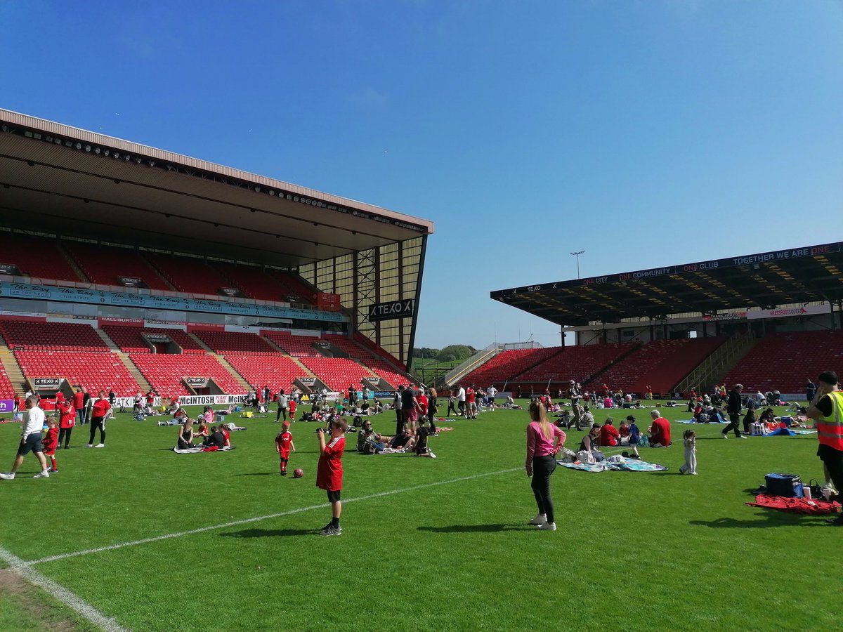 David Craig (@davidcraig86) on Twitter photo Lovely afternoon in the sunshine thanks to <a href="/AFCCT/">Aberdeen FC Community Trust</a> kids loved it and my penalty into the Merkland End goal was a beauty ❤️🤣⚽🇵🇪 Lovely afternoon in the sunshine thanks to <a href="/AFCCT/">Aberdeen FC Community Trust</a> kids loved it and my penalty into the Merkland End goal was a beauty ❤️🤣⚽🇵🇪