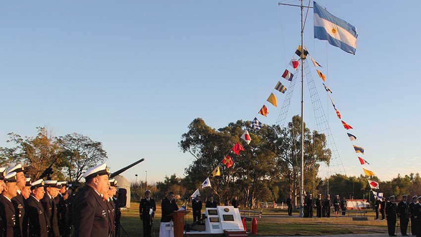 En el marco del Día de la Armada, se llevaron a cabo ceremonias en destinos navales a 210 años del Combate Naval de Montevideo. Más información 👉🏻 gacetamarinera.com.ar/conmemoracion-…