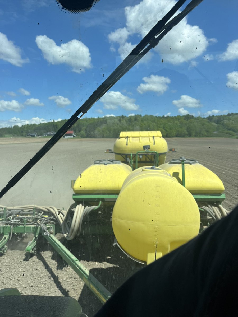 Knocking out the acres. We got lucky and missed the rain last night. #ontag #plant24