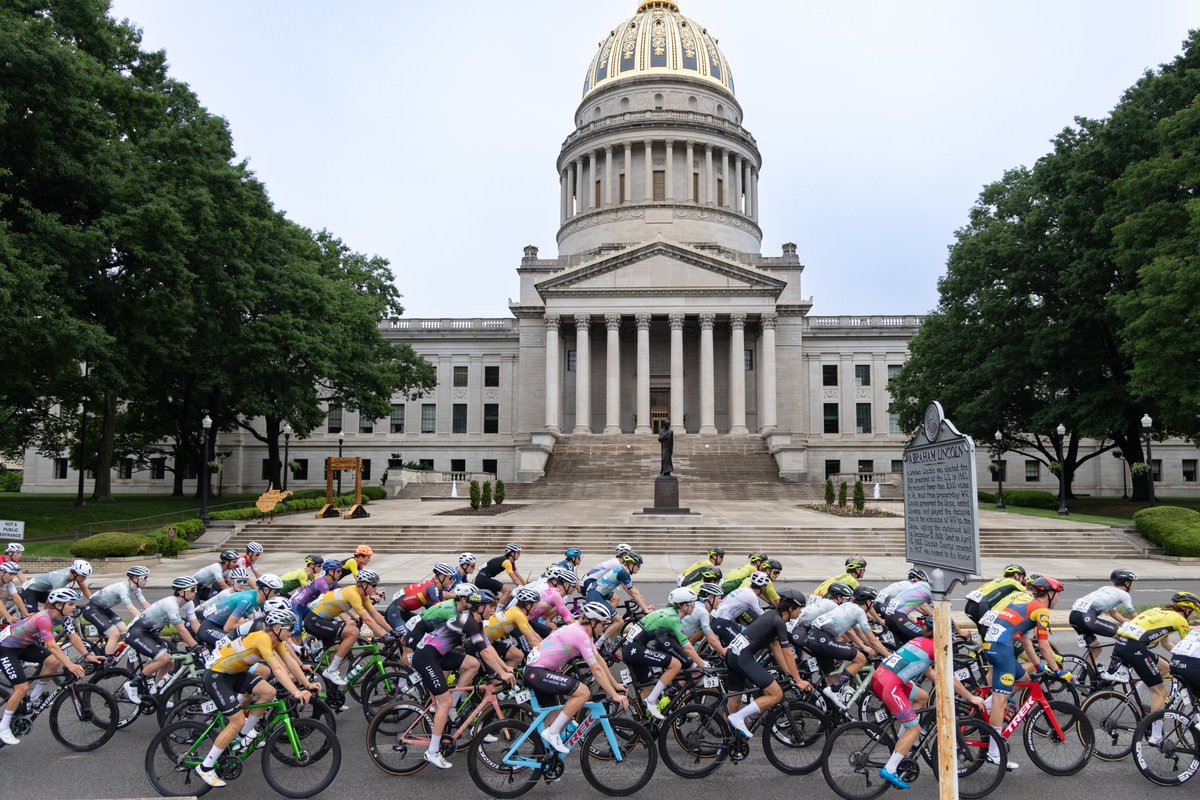 Get ready for tomorrow’s finale as the Elite Men and Elite/U23 Women line up to take on the brand new Road Race course at #USPro in Charleston. Make sure you tune in to @flobikes to watch it LIVE! 📺: flosports.link/49PoSS2 📷: SnowyMountain Photography | #RoadNats