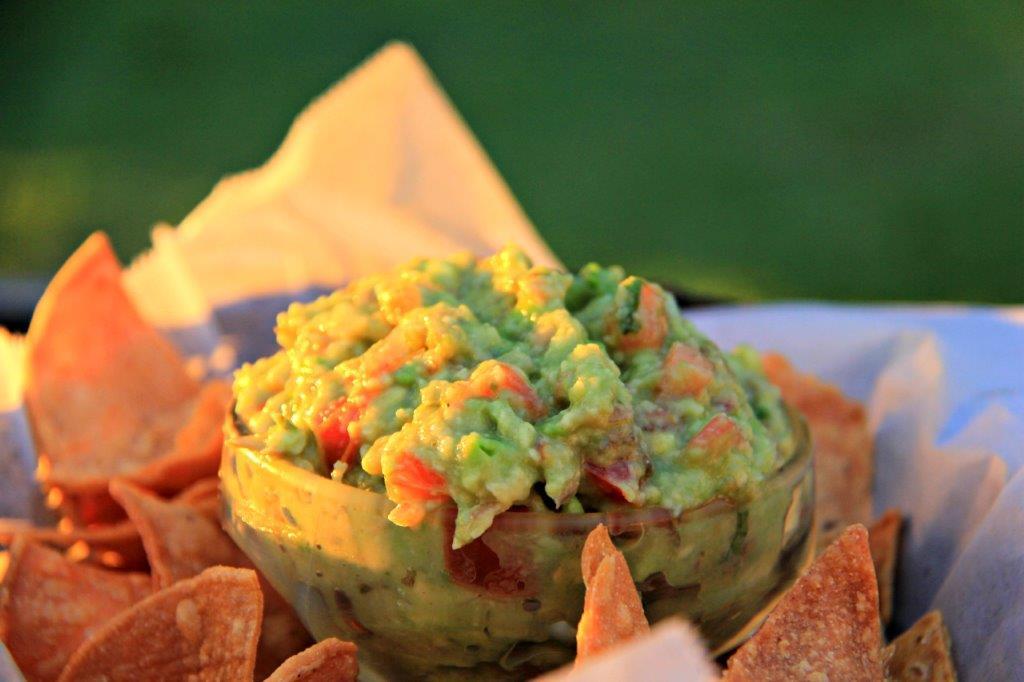 How to Make Simple and Healthy Guacamole bit.ly/2x2kiiq #guacamole #recipe #homemade #fresh #healthyeats