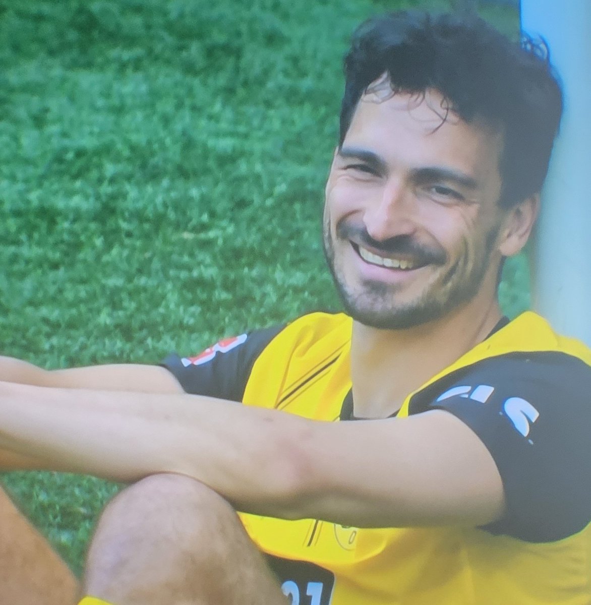 mitMirGermania's tweet photo. Hoy es una tristeza para #Hummels ..
Se va un amigo #Matts rie y llora @matshummels #Respekt
Un tipo cómo pocos qué representa cada día el mejor espíritu del Borussia.... https://t.co/PZjgr02XQR