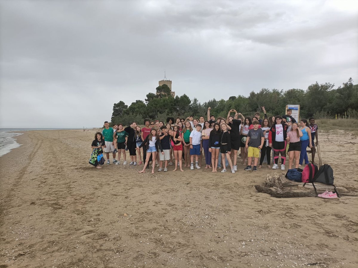 CollegeGouy's tweet photo. Voyage en Italie à Abruzzo pour les élèves de 5ème et 4ème LV2 italien @CollegeGouy. Très bon accueil de la part des familles des correspondants et des personnels du collège. Tout le détail du séjour via ce lien 
https://t.co/m2qFB2LQe9
#parcourscitoyen @dsden07 https://t.co/uBKtMLW61T