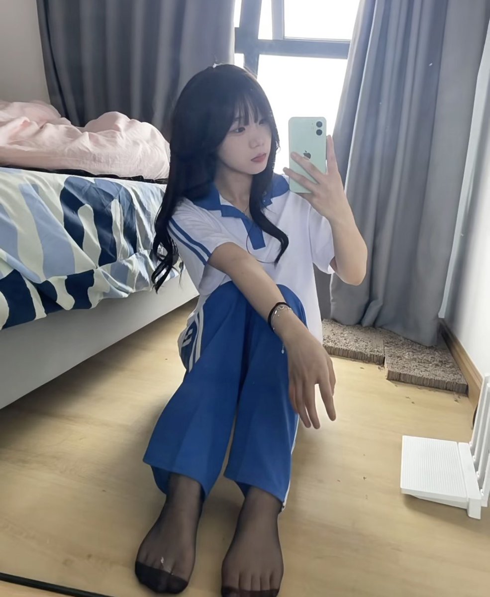 现在学校里都知道我是卖b女了，我没脸念下去了……怎么办啊 https://t.co/jelM4LJIOU