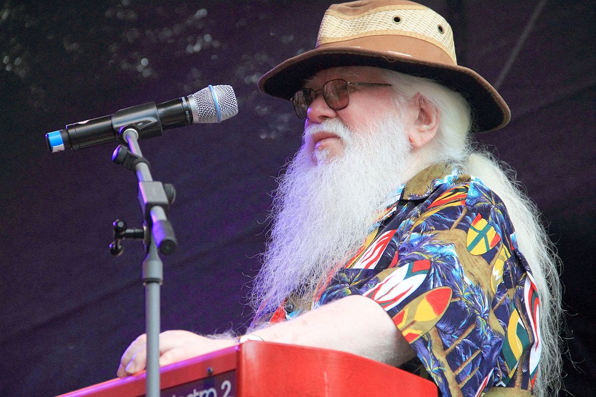 Hermeto Pascoal - Montreux youtu.be/giy1pA0N6-4 via @YouTube  #brazilianjazz #art #jazz #brazilianmusic