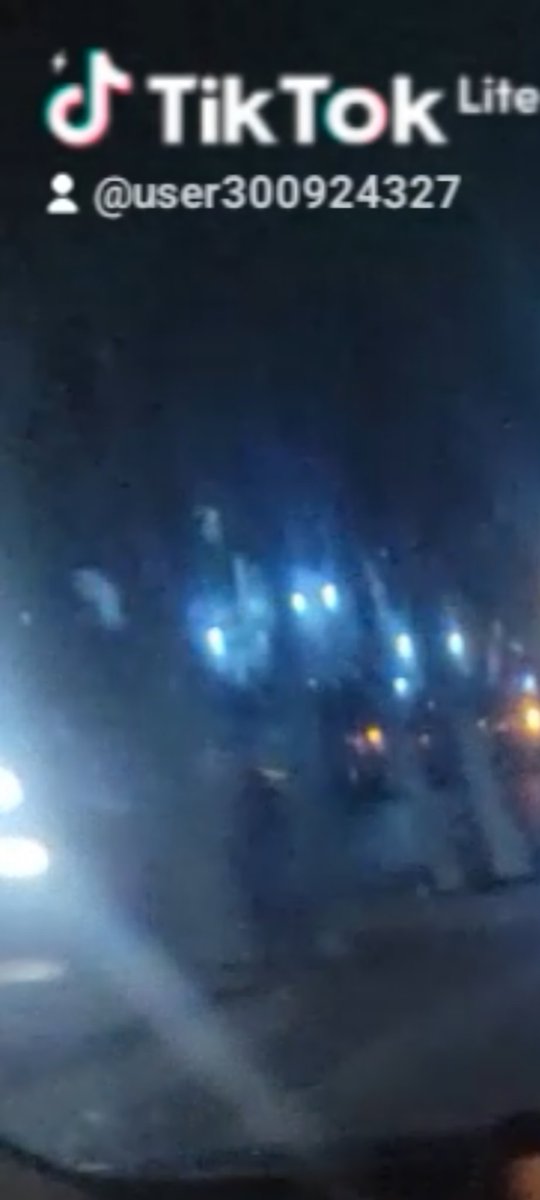 من جااد انا وحدي فوق السياره عمري ٢٨ جااد وكااش حتا مص