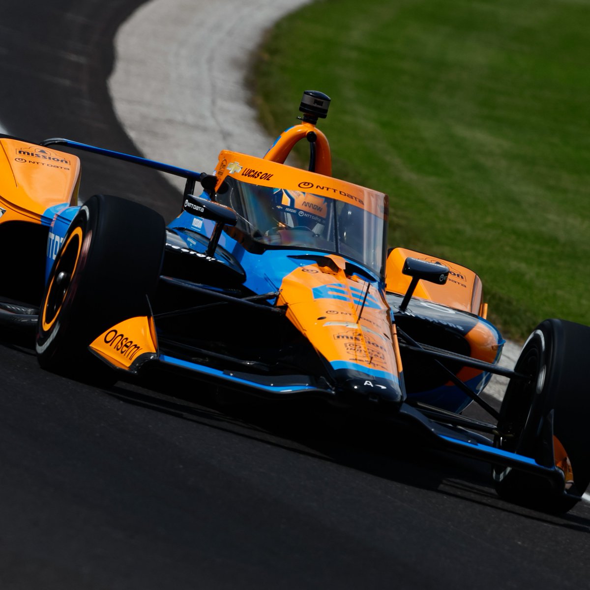 Le sacaron el tiempo a Ilott en la técnica! Que día viene teniendo McLaren. Larson con problemas eléctricos, Pato perdió su lugar en la fila y Rossi sale último 😬 #IndyCar #Indy500