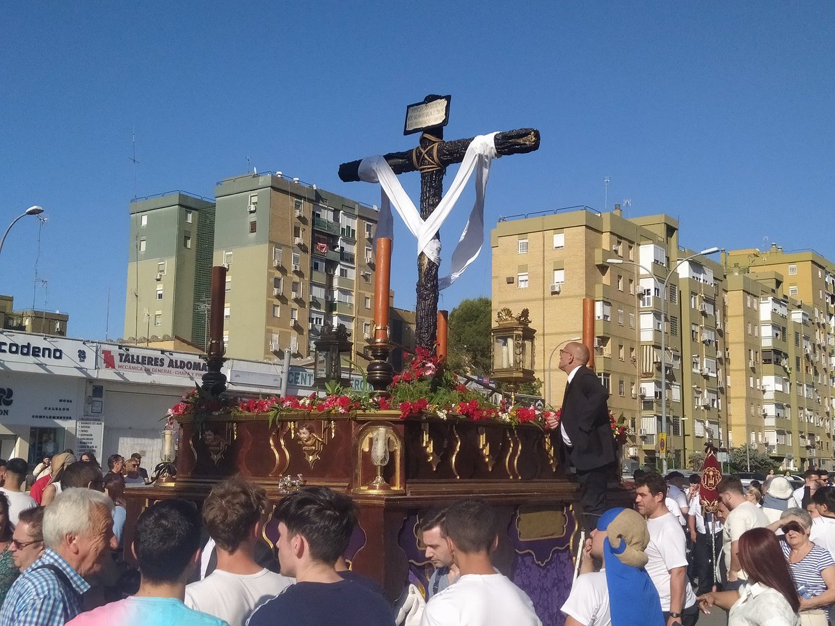[#DirectoINRI]

En este sábado se dan cita varias procesiones civiles en #SevillaHoy.

Es el caso de la Virgen de la Soledad de los Arcos y la cruz de mayo de la tertulia Cirio y Costal de Pino Montano #TDSCofrade 

📷 @barrera_52 @CarlosIglesia86