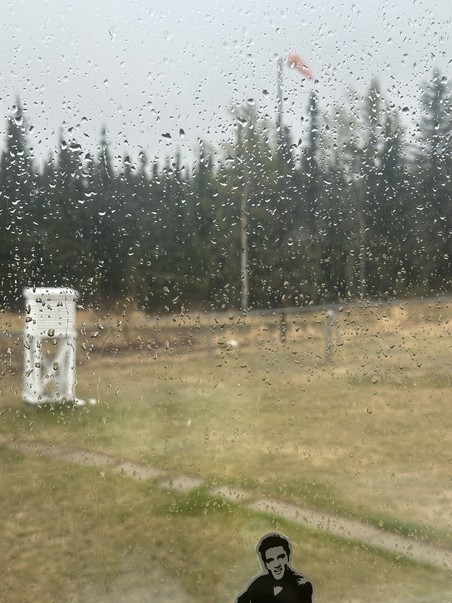 #AlbertaWildfire

Snow mixed with rain here at Watt lookout today.
-2  Wind NE at 22 
Visibility 5 km