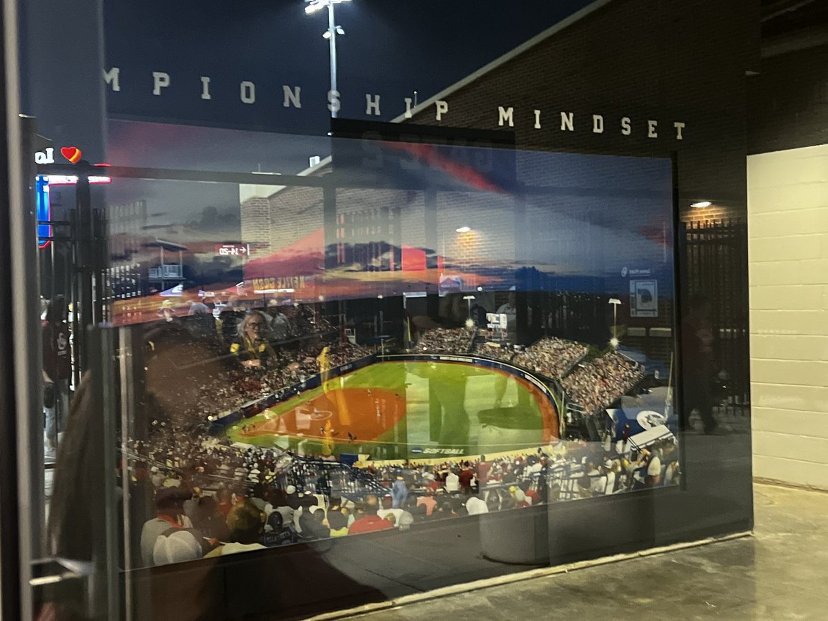 RayRayBoomSoon's tweet photo. Walking Out of Loves Field last night I Got to see this Beauty😍😍😍😍❤️❤️❤️❤️😍😍😍😍❤️❤️❤️❤️ The Champions Lobby Is STUNNING Loves Field Is STUNNING #Championshipmindset #Boomer #Sooner #LovesField #OUSoftball #EyesUp https://t.co/Gw9xhZlnvw