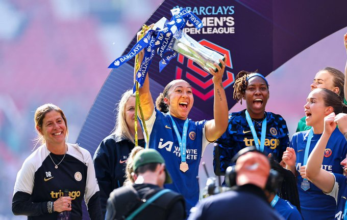 Lauren James lifting her third FA WSL trophy in a row since leaving Manchester United
#CFCW