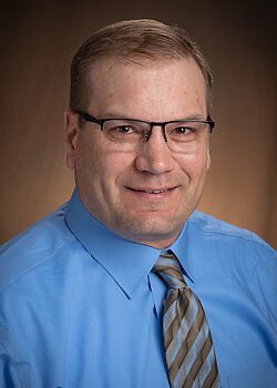 I'm excited to announce a reorg of the @NDSUVPRCA core facilities under the executive leadership provided by Scott Payne, PhD. These efforts are in line with @ndsu's priority of stronger centralized admin and academic support for research. Read more: ndsu.edu/research/resea…