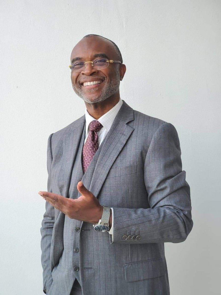 TheCameroonianZ's tweet photo. Les voitures modernes équipées de systèmes anti-collision : 

Une révolution du Camerounais Severin Kezeu. 

🇨🇲🇨🇲🇨🇲 https://t.co/Sikcot9zt6