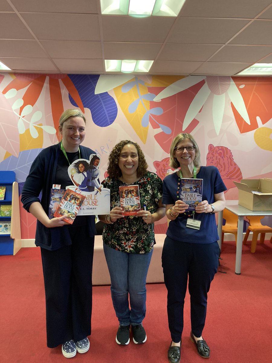 We had a great time on the last day of the #OrpingtonLiteraryFestival with @elnorry_writer at #OrpingtonLibrary this morning. It was fascinating to hear how #Fablehouse was created & some brilliant questions from the audience too! Thank you for coming E.L! @Orpington1st