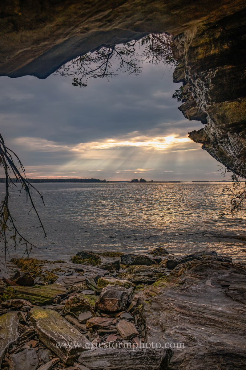 Crepuscular rays from within a cave at La Verna Preserve in Bristol, ME this morning
.
#meWX #maine #coast 
@Ted_WMTW @colleenhurleywx @ChristianWGME @visitmaine @MagazineofMaine