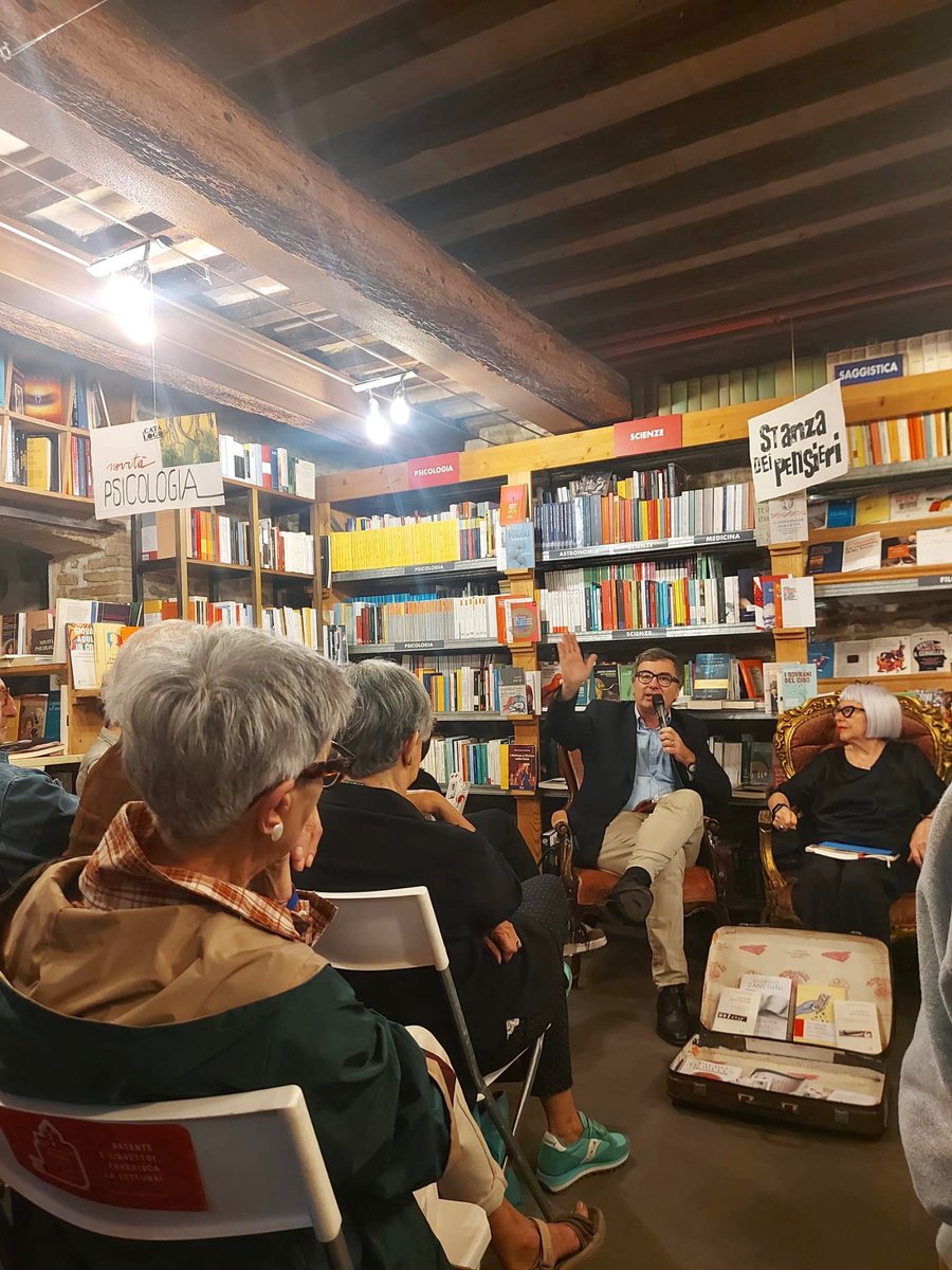 .@giorgiozanchini “La mia generazione aveva pochi mercanti dell’attenzione, le agenzie primarie, oggi ce n’è una folla in competizione uno con l’altro. 
Quanto il nostro cervello è in grado di mettere in atto una gerarchia razionale individuandone affidabilità e qualità?”