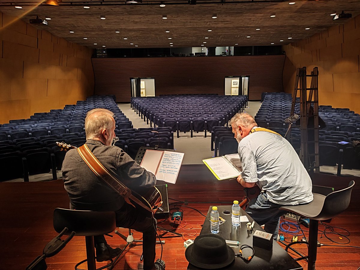 Pancho Varona y Pablo Carbonell. Prueba de sonido. Burgos.