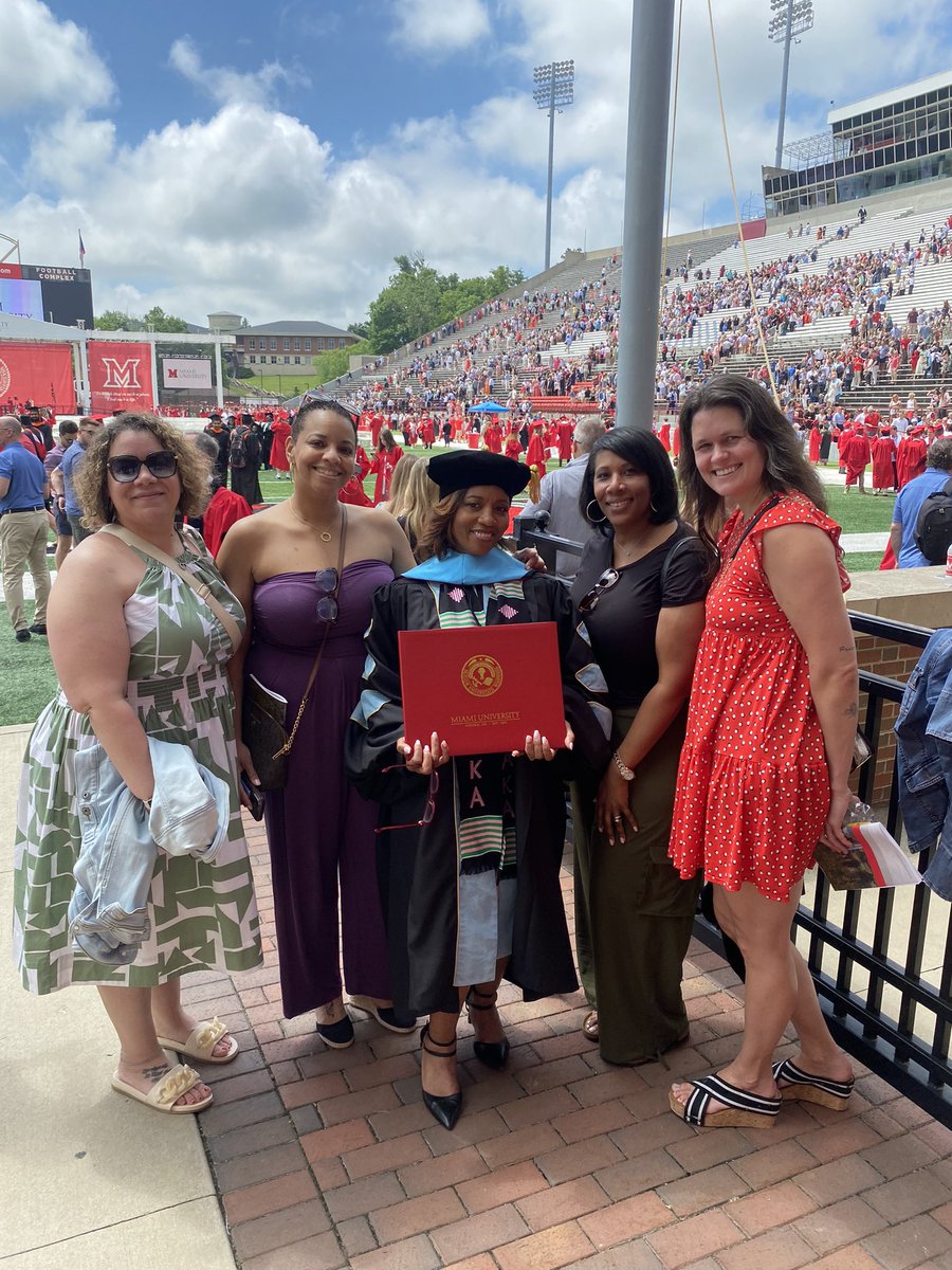 I am so proud of my esteemed colleague, Dr. Rashanna Freeman. Today, she is being presented her doctorate ! <a href="/PCSDViking/">PCSDVikings</a>  <a href="/ElginCard11/">elgin card</a> #VikingDiff
