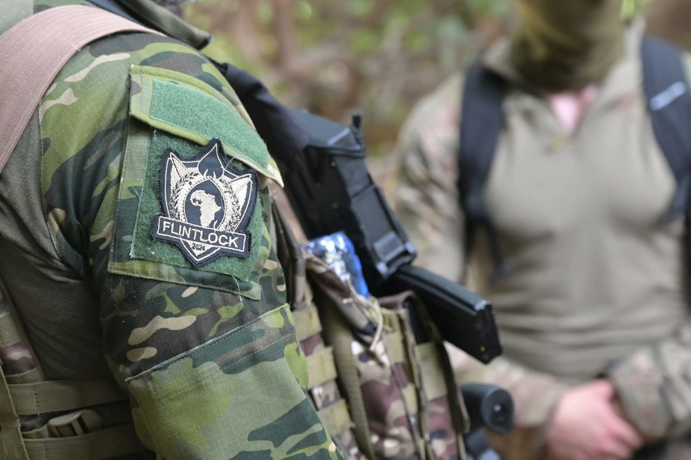 Netherlands @Defensie Maritime Special Operations Forces & Ivorian Special Forces members conduct special reconnaissance training at #Flintlock24 in Daboya, Ghana, May 16, 2024. Flintlock serves as one of the largest multinational military engagements on the continent.