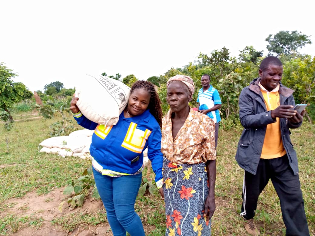 KUMAWA GETS RELIEF Here are some images from relief distribution exercise in Eastern Province. Govt through DMMU has flagged off distribution of relief food in all the 84 districts affected by the drought.