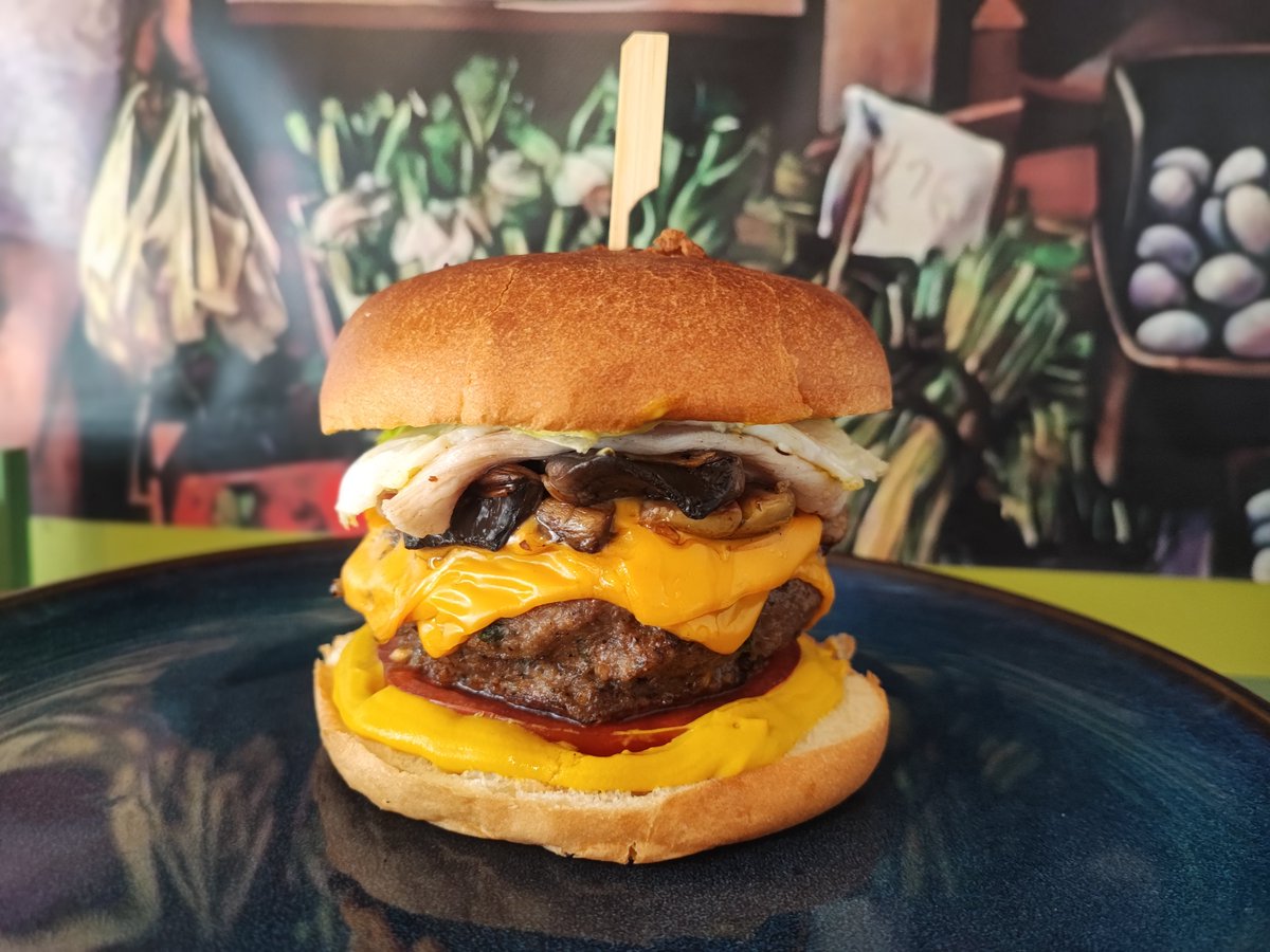 Dive into a mythic feast with our Greek-style burgers! 🍔 Made with juicy Greek beef, nestled between fresh buns, and topped with our handmade BBQ and secret sauces. 🤩
Get a quote now! 👉 thegreekway.co.uk #TheGreekWay #greekfood #Burgers