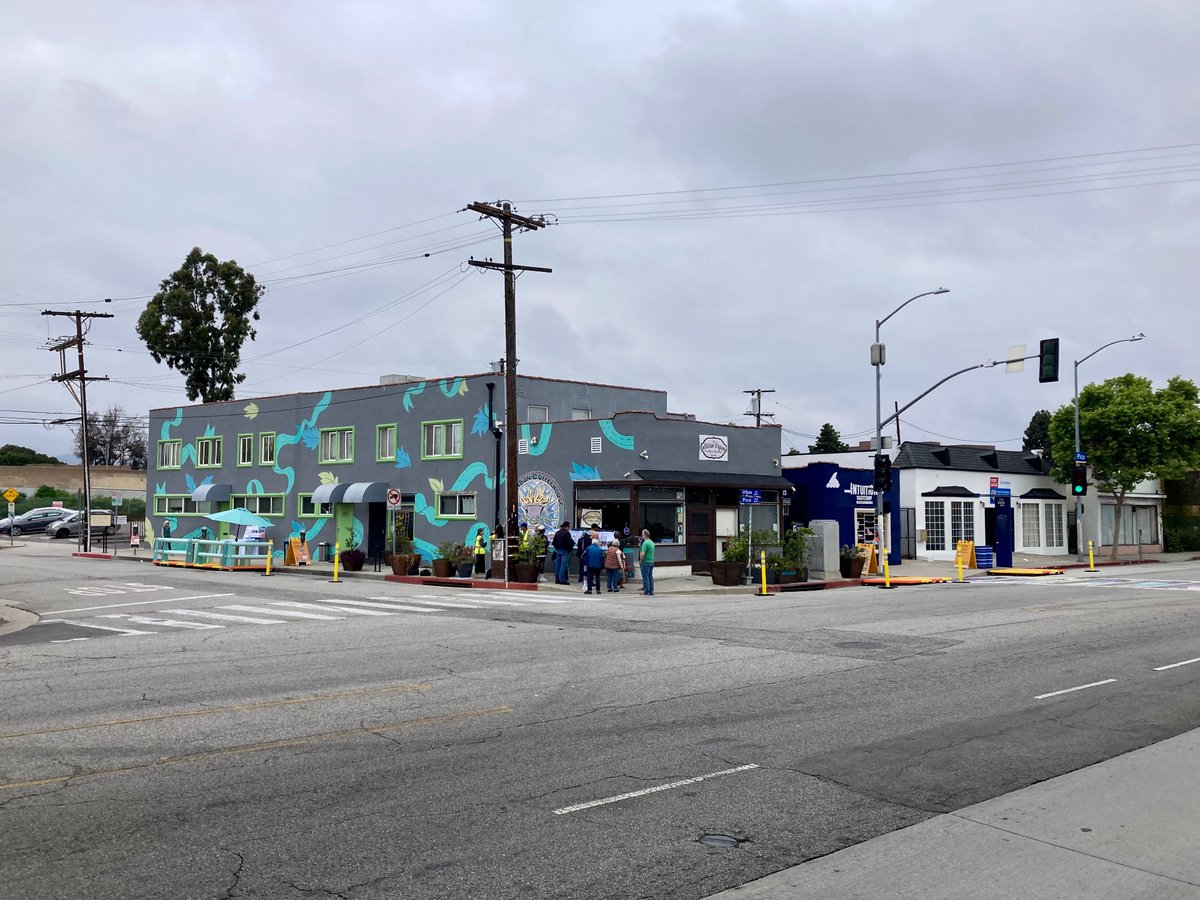 Intuitionskate's tweet image. 🌴🛼🚧 Intuition Skate Shop supports pedestrian and rollerblader / roller skater safety!! #goSAMO #cityofsantamonica #pico #rollerblading #rollerskating @santamonicacity @PicoBlvdSM @latimes @WestsideCurrent