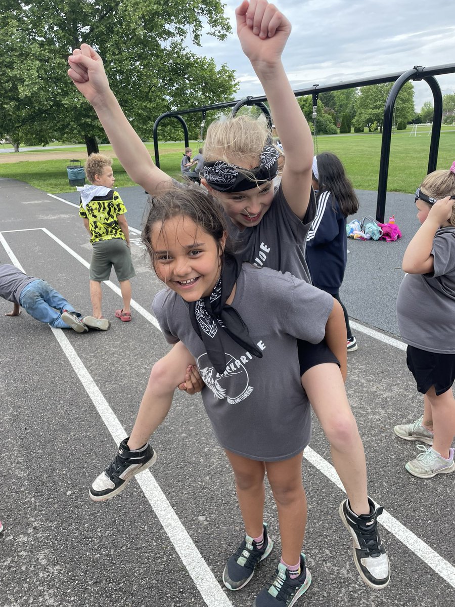 amydocherty44's tweet image. Field Day Fun!! These pictures and video sum it up!! Thanks PTO for adding the dunk tank! That was a big hit! I’m sure @MrWisePrincipal  @MrsHuber21  and @Mrs_Roessner loved it too! 😂❤️ @wolvestweet