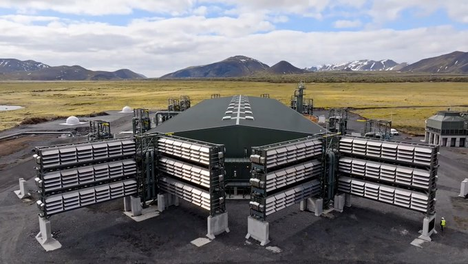 Mammoth en Islande est le plus grand système de capture directe de l'air (DAC) au monde, qui est capable de capter 36 000 tonnes de CO2 par an, soit l’équivalent de ce que relâchent 7800 voitures thermiques science-et-vie.com/nature-et-envi… @loutro1990 @GabrielleDufou5 @LeadsHibiscus