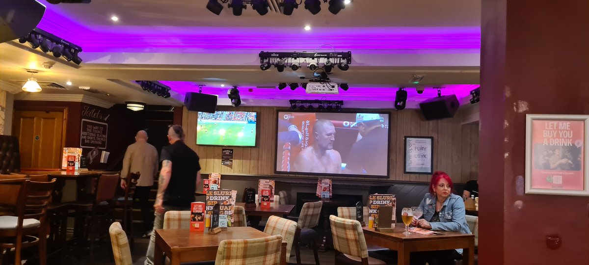 BridgnorthWolf's tweet photo. In the Wallis ay we
#predrinks #theblackcrowes https://t.co/IzTi8sjdZf