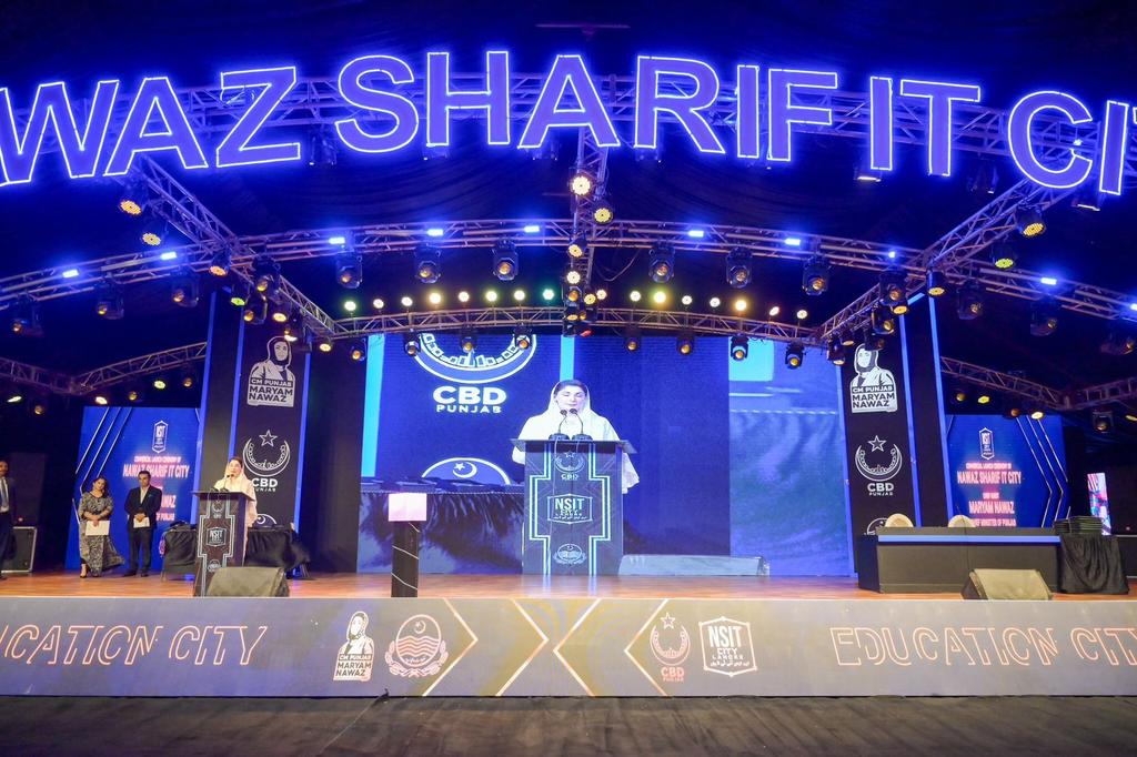وزیراعلیٰ پنجاب @MaryamNSharif نے پاکستان کے پہلے نوازشریف آئی ٹی سٹی پراجیکٹ کی کمرشل لانچنگ کردی اس موقع پر وزیراعلیٰ نے نواز شریف آئی ٹی سٹی کے آفیشل ' لوگو' کی رونمائی بھی کی