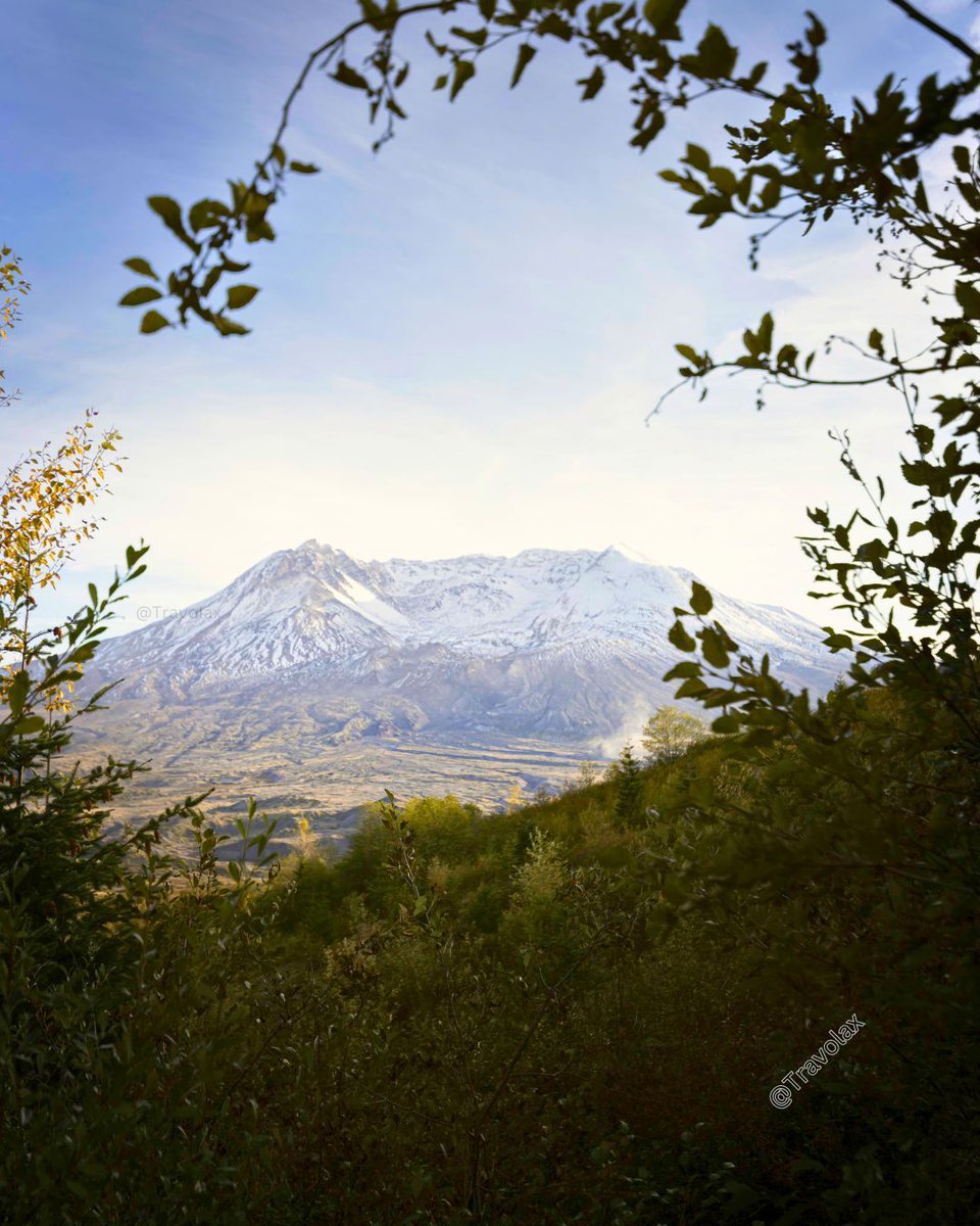 Mount St. Helens, Washington 🇺🇸 

This beautiful volcano erupted 🌋 44 years ago today.