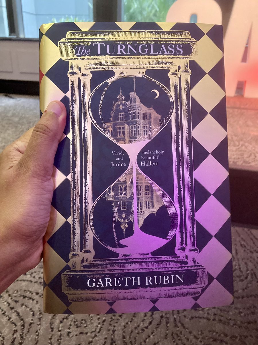 #TheTurnGlass @GarethRubin @simonschusterUK. Multiple murder mystery set in 2 time periods on 2 continents (1880s England, 1930s California). 2 intertwined tales, speaking to eachother. Keeps you guessing, slowly revealing its dark secrets. Clever concept, brilliantly executed.