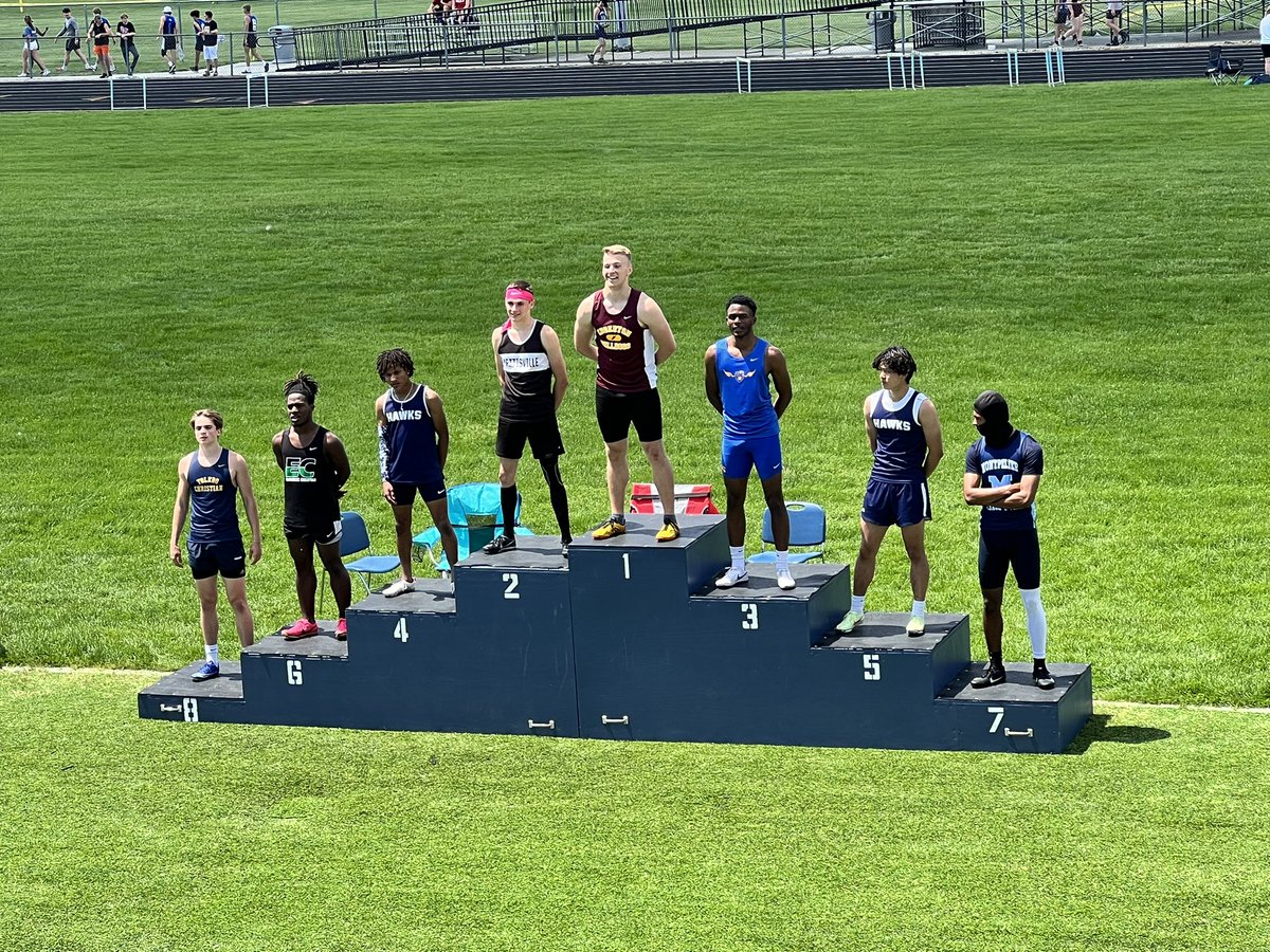 Congratulations Montay Coleman on placing third in the 200m, advancing to the Regional meet next week.