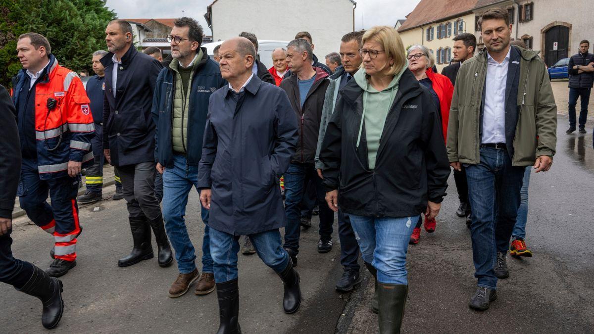 Chancellor visits flood-stricken regions in southwest Germany #EuropeNews euronews.com/my-europe/2024…